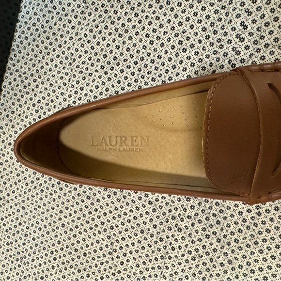 Ralph Lauren Wynnie Burnished Leather Loafer - Picture 9 of 12